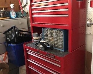 Craftsman tool chest - does have a dent bottom right but all drawer open/ close 