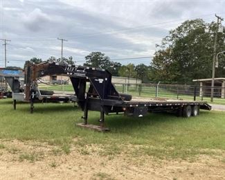 2007 ROADCLIPPER ENTERPRIES, INC. 32FT GOOSENECK TRAILER   TANDEM AXLE, DOVETAIL WITH RAMPS, HYDRAULIC WINCH, SIDE MTD TOOL BOX, GVWR 22,500LBS, GAWR EACH AXLE 10,000LBS, TIRES ST235/85R16E, VIN 46UFU322671111632, YOU ARE BUYING JUST THE TRAILER, WINCH, AND SPARE TIRE