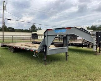 2019 TOPHAT 30FT HI-TENSILE     DOVETAIL WITH JUMBO RAMPS, TANDEM AXLE, GVWR 15,900LBS, GAWR EACH AXLE 7,000LBS, TIRES ST235/80R16LRE, VIN 4R7G03023KT181374