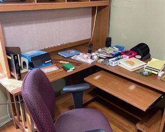 L-shaped Computer Desk : 59"w L 36"w 23.25"d 60.5"t      $30.00