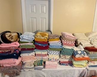 Blankets, Towels, Throw pillows