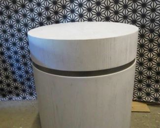 $42    U042825 - MODERN ROUND END TABLE