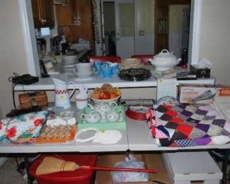 Miscellaneous Kitchen and Home Decor Items