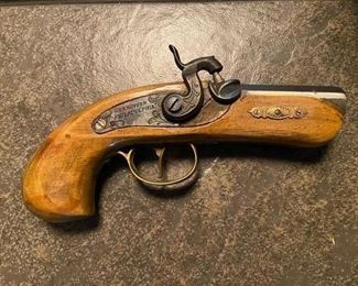 Derringer -- black pow