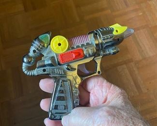 Working phaser gun--neat noises