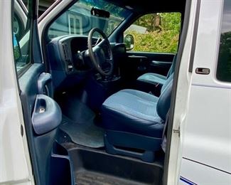 Buy it Now ($5,995) 2000 Chevrolet Express 1500 Passenger/Cargo Van.  New Michelin Tires, Battery and recently detailed.  Only 120,000 Miles, Automatic.  Used as a Handicap Van the Lift has been repaired and is working. 