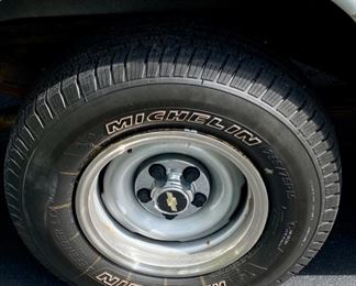 Buy it Now ($5,995) 2000 Chevrolet Express 1500 Passenger/Cargo Van.  New Michelin Tires, Battery and recently detailed.  Only 120,000 Miles, Automatic.  Used as a Handicap Van the Lift has been repaired and is working. 