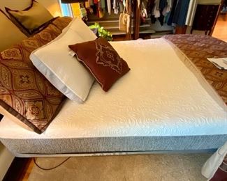 Queen MacyBed Lux Foam Mattress by Kingsdown and Leggett & Platt Adjustable Bed with Remote Control. Like New Condition. 