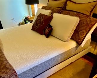 Queen MacyBed Lux Foam Mattress by Kingsdown and Leggett & Platt Adjustable Bed with Remote Control. Like New Condition. 