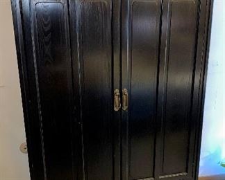 Beautiful matching Wardrobe by Davis Furniture 