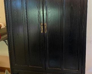 Beautiful matching Wardrobe by Davis Furniture 