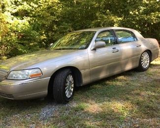 2003 lincoln town & country car