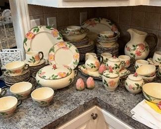 Collectible Franciscan ( Desert Rose 🌹) pattern 