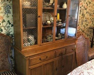 Breakfront / China Cabinet