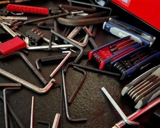 ASSORTMENT OF QUALITY TOOLS