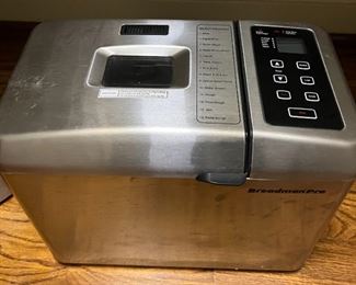 BREADMAKER AND OTHER KITCHEN APPLIANCES AND KITCHEN ITEMS