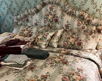 Bedding to match Headboard 