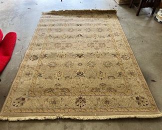 Wool floral accented rug 92" x 63"