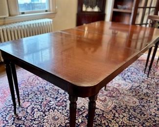 Vintage Hepplewhite style Table with leaves