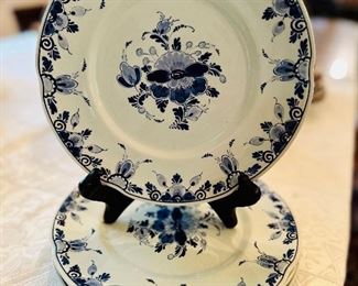 Delft "Regina" Luncheon plates