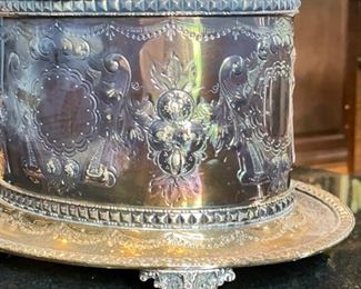 Mappin & Webb Silverplate Biscuit Jar. Measures 10" W x 6" H. Photo 3 of 4. 