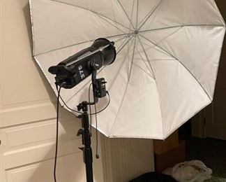 Calumet Travelite 375 Moonlight Powerflash Strobe Light & Umbrella. Photo 1 of 2. 