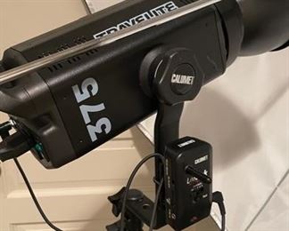 Calumet Travelite 375 Moonlight Powerflash Strobe Light & Umbrella. Photo 2 of 2. 