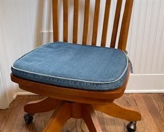 Pottery Barn Desk Chair. 