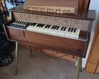 Emenee organ...works!