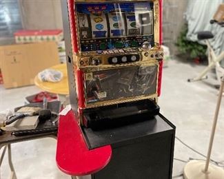 Slot machine, needs repairs 