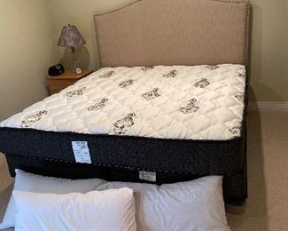 King bed and mattress in excellent condition 