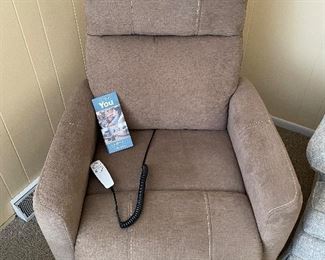 LA Z Boy LIFT Chair