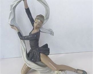Nao Lladro Dancer with Veil Figurine