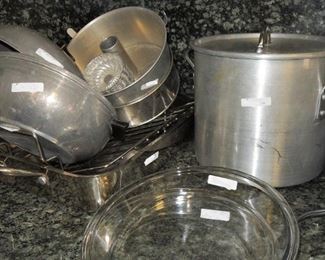 Metal serveware