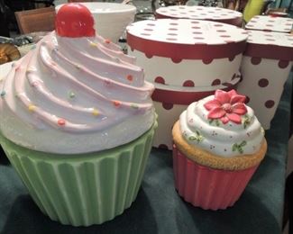 Cupcake cookie jar