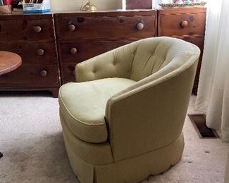 UPHOLSTERED MCM CHAIR WITH SCALLOPED SKIRT/TUFTED BACK