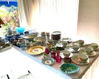 COLLECTION OF PORCELAIN CHINA
