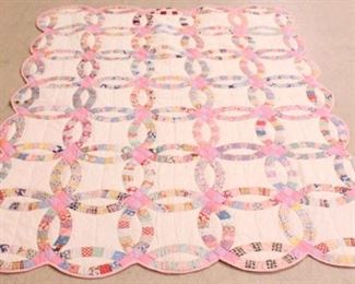 9 - Vintage hand stitched quilt - wedding ring 86 x 64