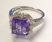 16z - Platinum Tanzanite & Diamond Ring Size 7 Tanzanite center stone weighing approx 4.49carat 22 genuine round diamonds weighing approx 1.23 carats