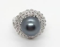 17z - 18kt White Gold Diamond & South Sea Pearl Ring Size 6.5 One Center Natural Black Tahitian Pearl, approx 12.15mm Natural Diamonds, .94cts
