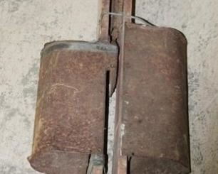 180 - Primitive corn planter 32"