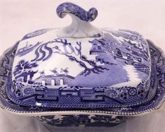 203 - Buffalo pottery blue & white covered dish 5 x 9 x 7
