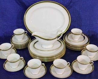 292 - Spode Knightsridge Leather Green china 8 Each dinner plates, luncheon plates, bread plates, cups & saucers Gravy boat with liner Platter