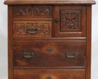 846 - Northwind carved oak bonnet chest with mirror original finish 70 x 27 x 19