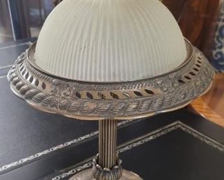 1041x - Glass dome table lamp