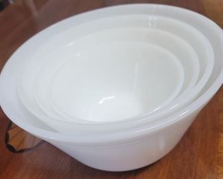 1046 - Federal set vintage white nesting mixing bowls set of 4