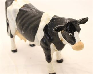 5246 - Cast iron cow 7 1/2 x 13