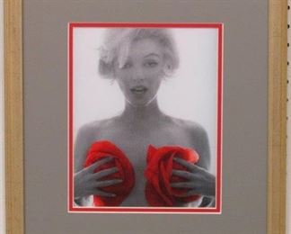 9039 - MARILYN MONROE RED ROSES II BY BERT STERN 15.5 X 17.5