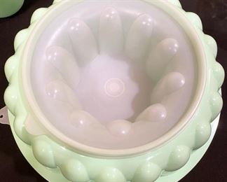 Tupperware jade green Jello mold