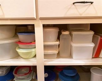 Assorted vintage Tupperware